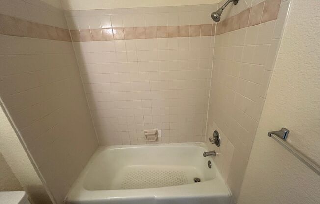 2 beds, 1 bath, 861 sqft, $970, Unit 56