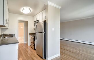 2 beds, 1 bath, $3,895, Unit 205