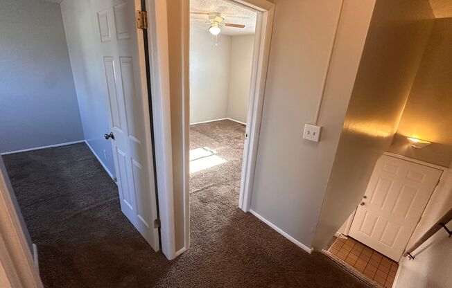 2 beds, 1 bath, $750, Unit 305