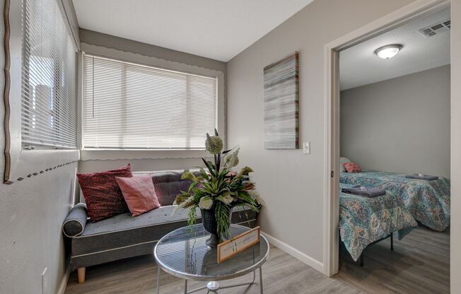 Cozy 2-Bedroom Unit in Prime Las Vegas Location