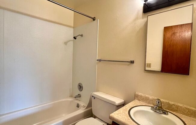 1 bed, 1 bath, 600 sqft, $960, Unit J-1