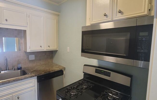 1 bed, 1 bath, 720 sqft, $1,150, Unit 1011 9th