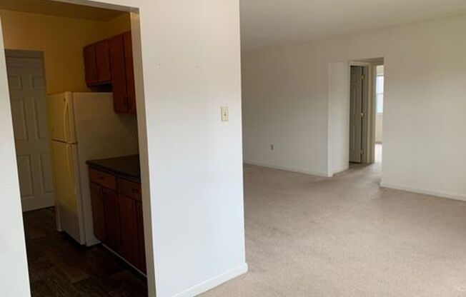 2 beds, 1 bath, $1,350, Unit 15