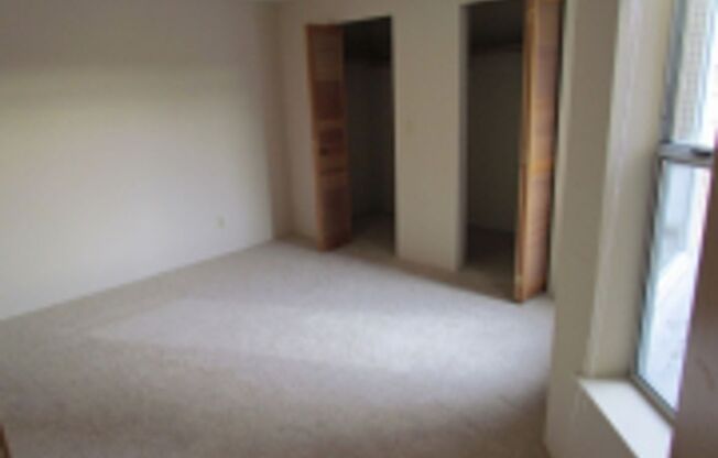3 beds, 3 baths, $3,850, Unit 305