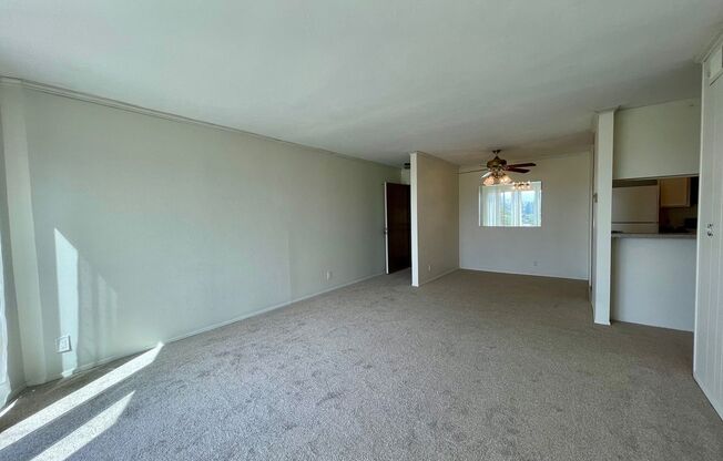 Beautiful One Bedroom One Bathroom Plus Den in La Mesa!