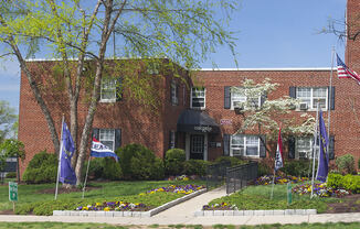 Oak Ridge Apartments Building