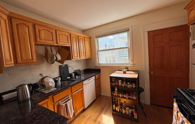 35 MAGNUS AVE