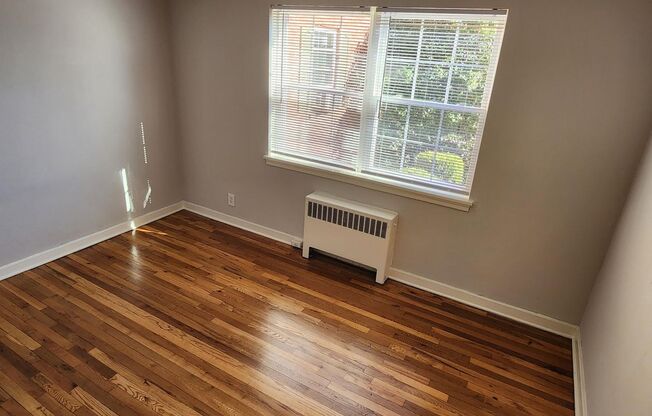 2 beds, 1 bath, 897 sqft, $2,275, Unit F-05