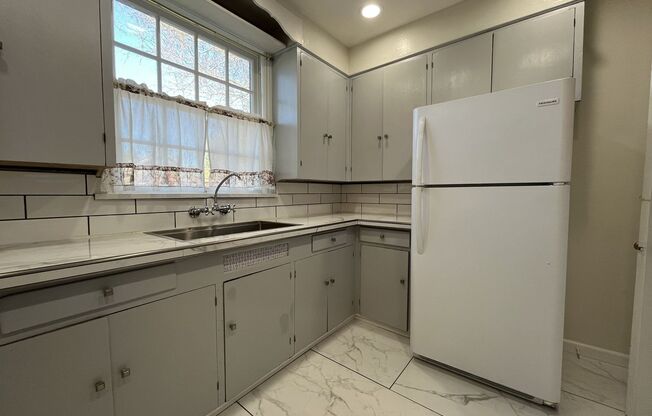 Spacious Multi-Level Living with Vaulted Ceilings and Backyard Access