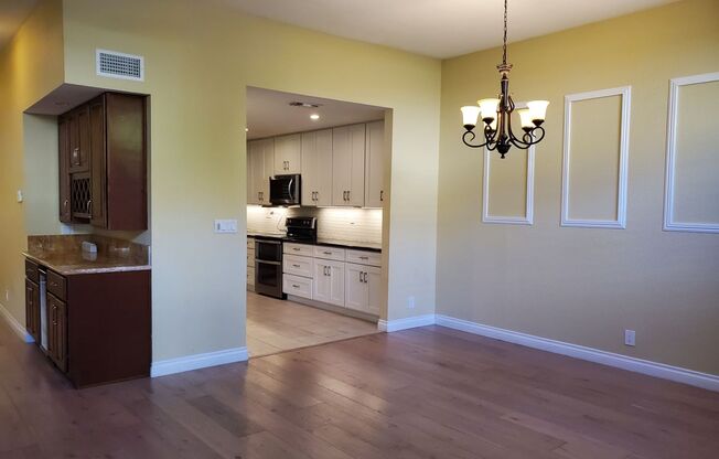 3bed/2.5bath, 2,070 sqft LARGE Townhome in Agoura Hills! Chateau Park community