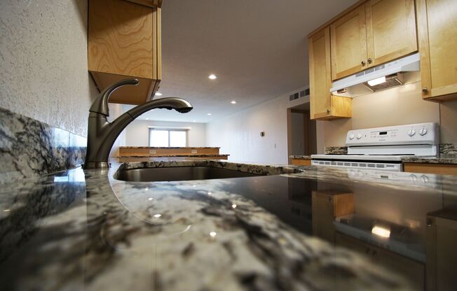 1 bed, 1 bath, 780 sqft, $1,374, Unit 410