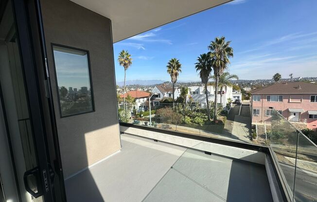 1 bed, 1.5 baths, 850 sqft, $2,800, Unit 01