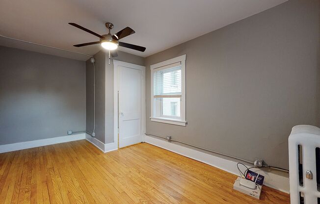 Studio, 1 bath, 290 sqft, $999, Unit 14