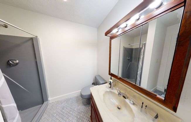 7 beds, 4 baths, $1,500, Unit 655 South Street - A