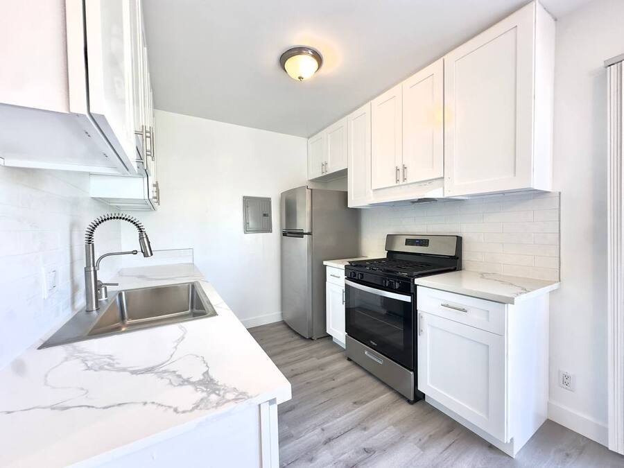 9719 REGENT ST