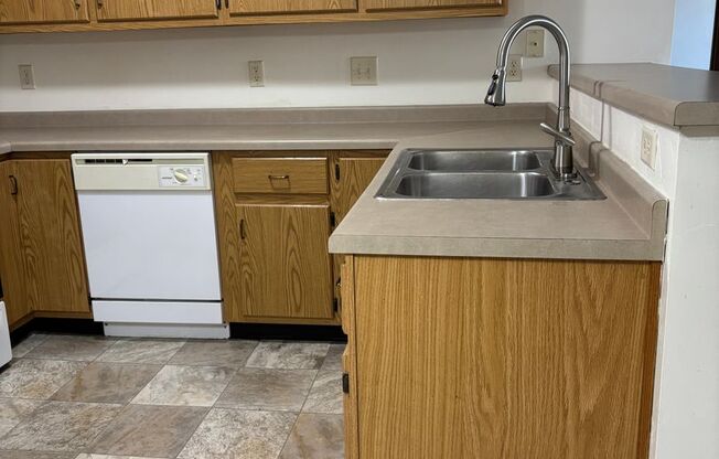 1 bed, 1 bath, $1,025, Unit 2401-05