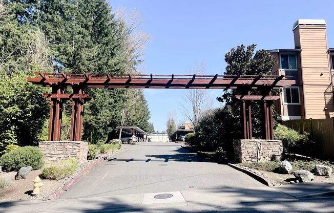 Spacious 2 Bed in Beautiful Complex!