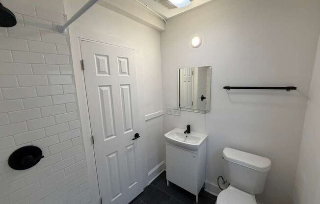 Studio, 1 bath, 500 sqft, $875, Unit Unit 403