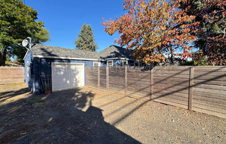 2 beds, 1 bath, 904 sqft, $2,190