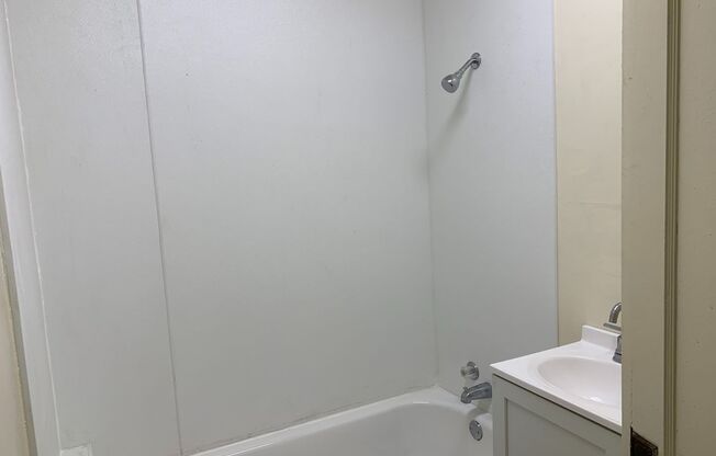 2 beds, 1 bath, $1,000