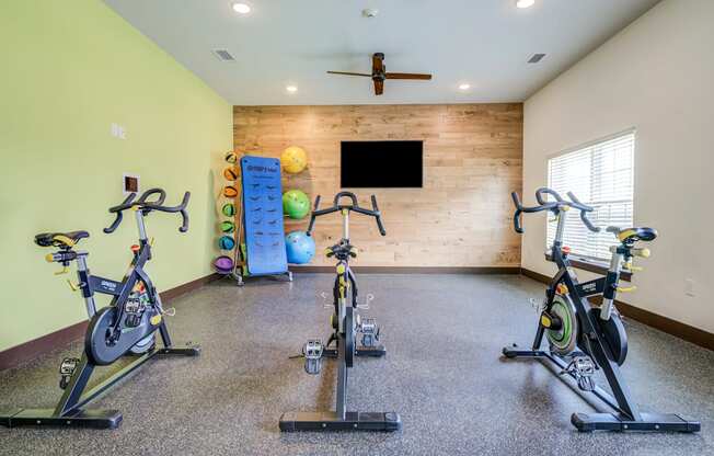 the gym at the enclave at woodbridge apartments in sugar land, tx