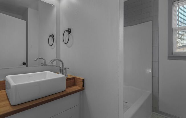 Beautiful Duplex Located near Downtown Columbia!