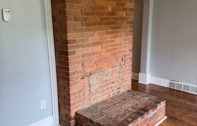 3 Bedroom 1 Bath Minutes Away from the City!