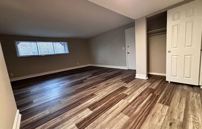 2 beds, 1 bath, $1,195, Unit 4440  Flowerdale Apt D