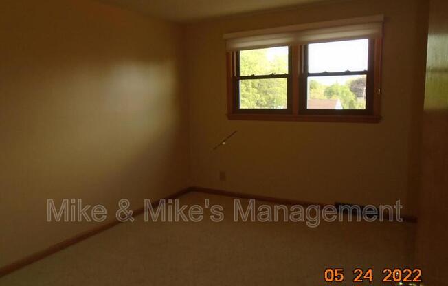 2551 S 68 ST