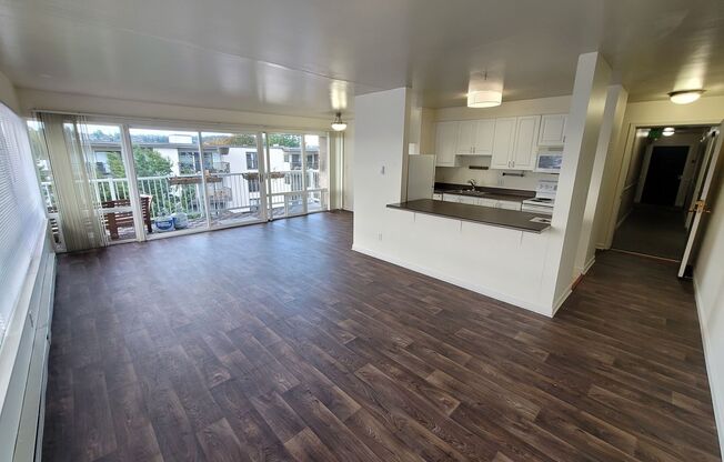 2 beds, 1 bath, 820 sqft, $2,995, Unit R-404