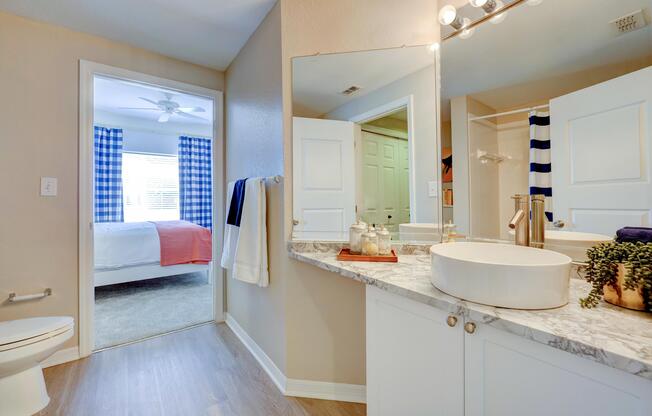Sarasota Apartments Bathroom - Saratoga Place
