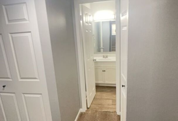 2 beds, 1.5 baths, 900 sqft, $920, Unit 615-301