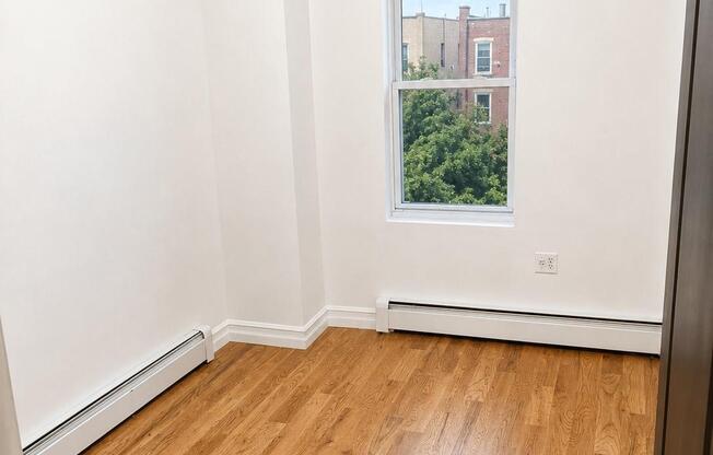 1351 PUTNAM AVE