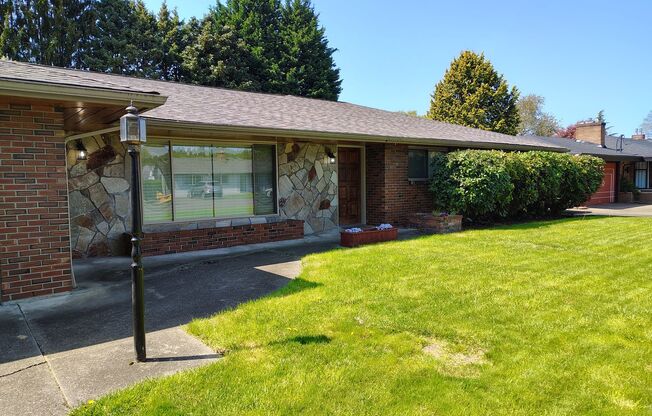 ***Mid-Century Auburn Home on a Quiet Deadend Street!***