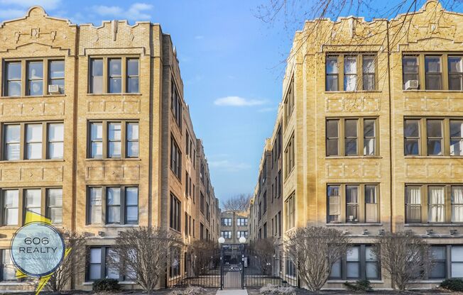 Vintage Hyde Park Apts!