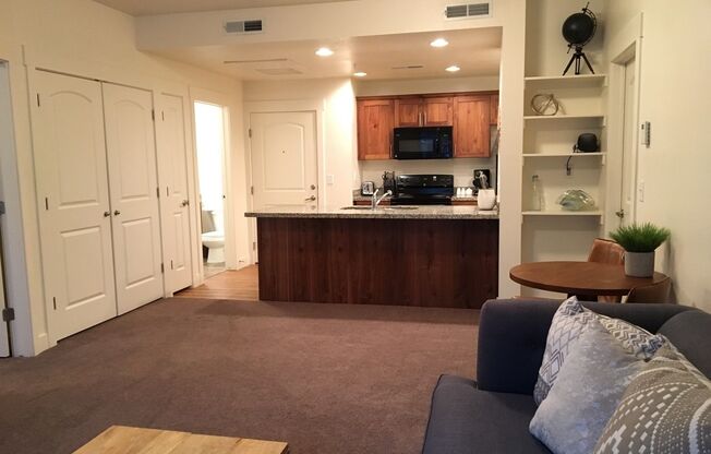 2 beds, 1 bath, 852 sqft, $1,400, Unit 404