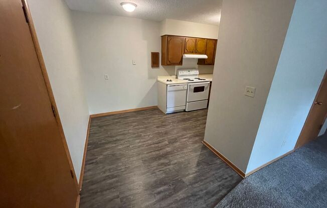 2 beds, 1 bath, 800 sqft, $900, Unit 202