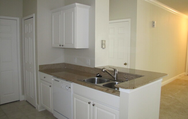 Gorgeous 3/2 Condo with 1 Car Garage in Exclusive Southern Pines Community!  Amenities Galore, Great Location!!