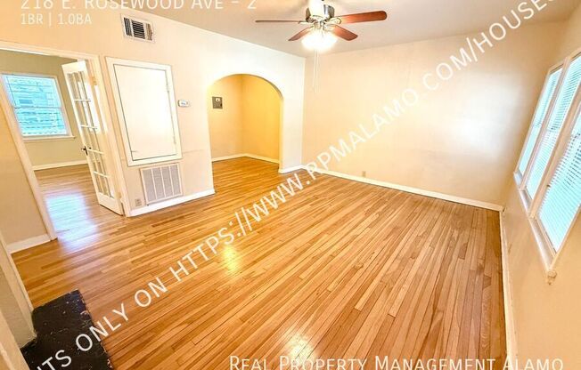 218 E ROSEWOOD AVE