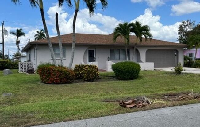 Cozy Fort Myers Home Available Immediately