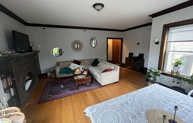 3456 W WRIGHTWOOD AVE
