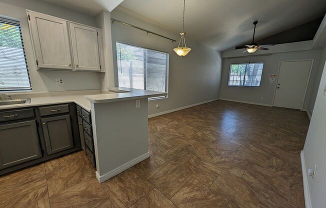 2 Bedroom Condo in the Sonoma Village Community Near W Elliot Rd and N Arizona Ave!