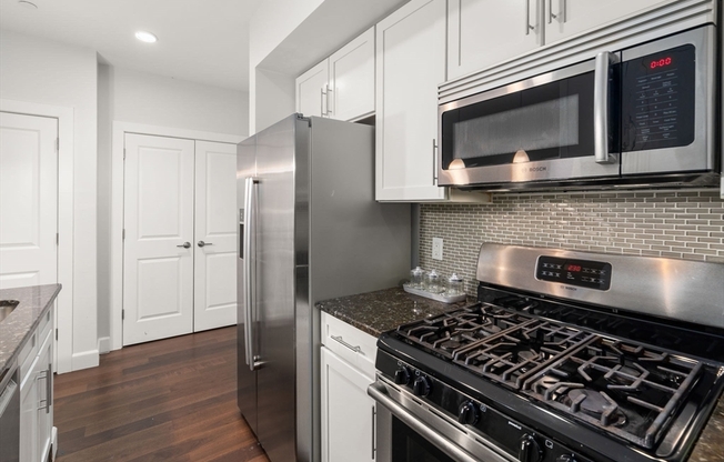 1 bed, 1 bath, 757 sqft, $3,000, Unit 304