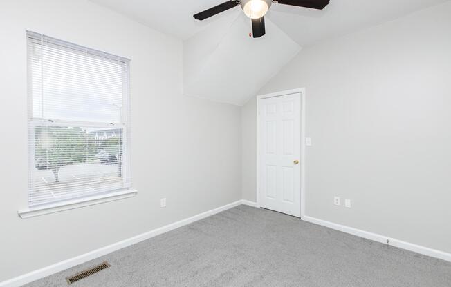 2 beds, 2 baths, 970 sqft, $1,350