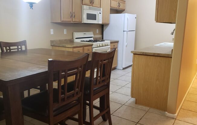 3 beds, 2 baths, $1,600, Unit # 103