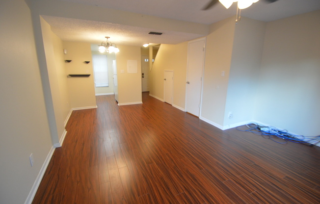 2 beds, 1.5 baths, $1,400