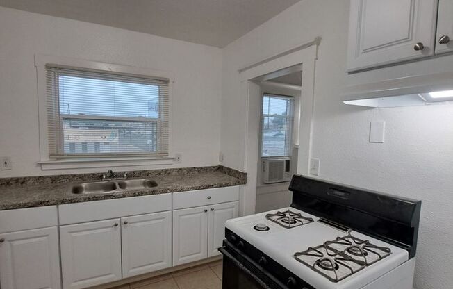 2510-2520 E. Washington Ave