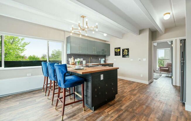 2 beds, 2 baths, 925 sqft, $2,295, Unit 206