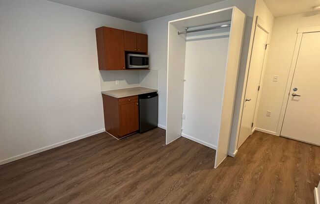 Studio, 1 bath, 185 sqft, $1,225, Unit 4304