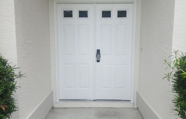 Fall in Love with this 3 Bed 2 Bath home in Pine Lakes